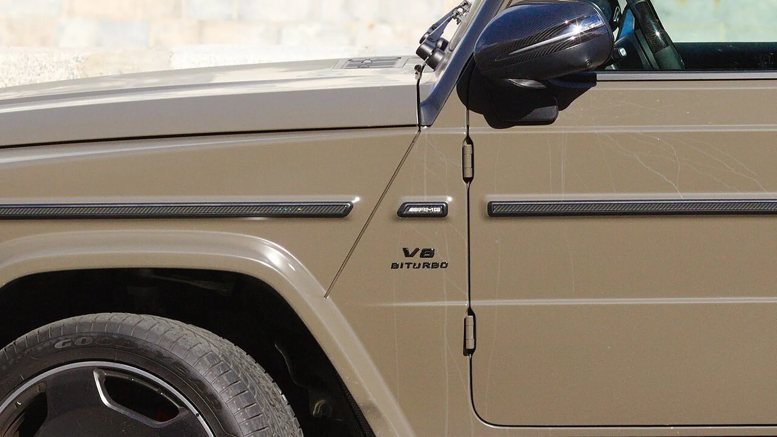 Шильдик V8 BITURBO на крыле G 63