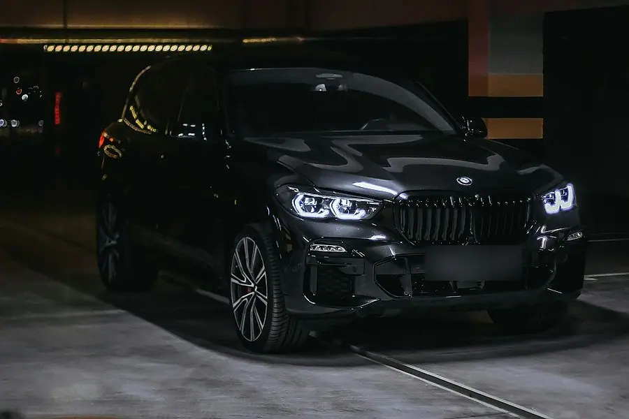 BMW X5, чёрный «Сапфир»