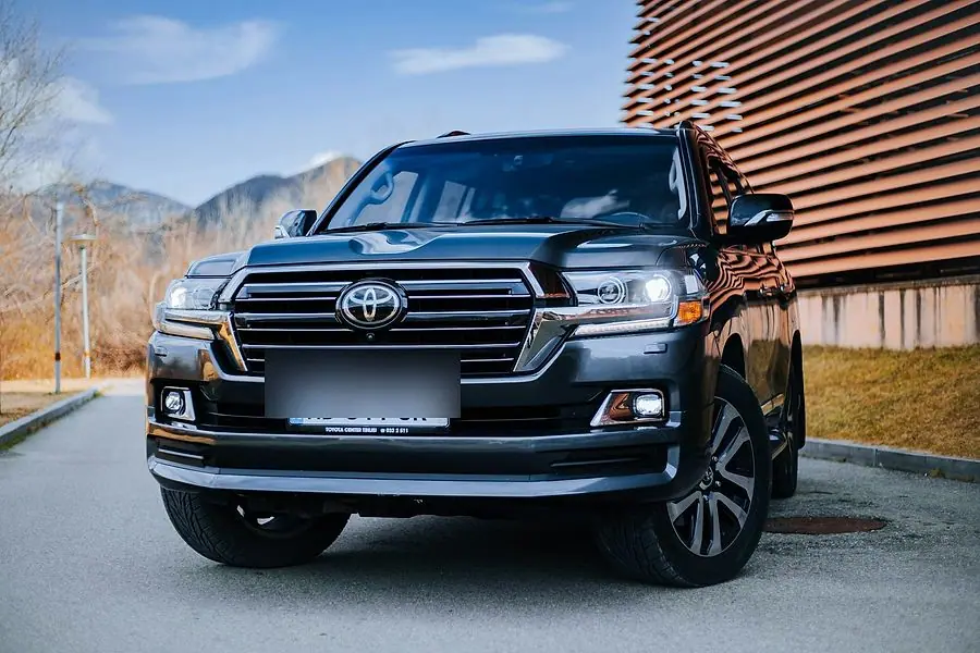 Toyota Land Cruiser 200, тёмно-серый