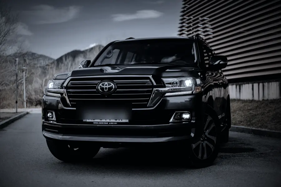 Toyota Land Cruiser 200, тёмно-серый