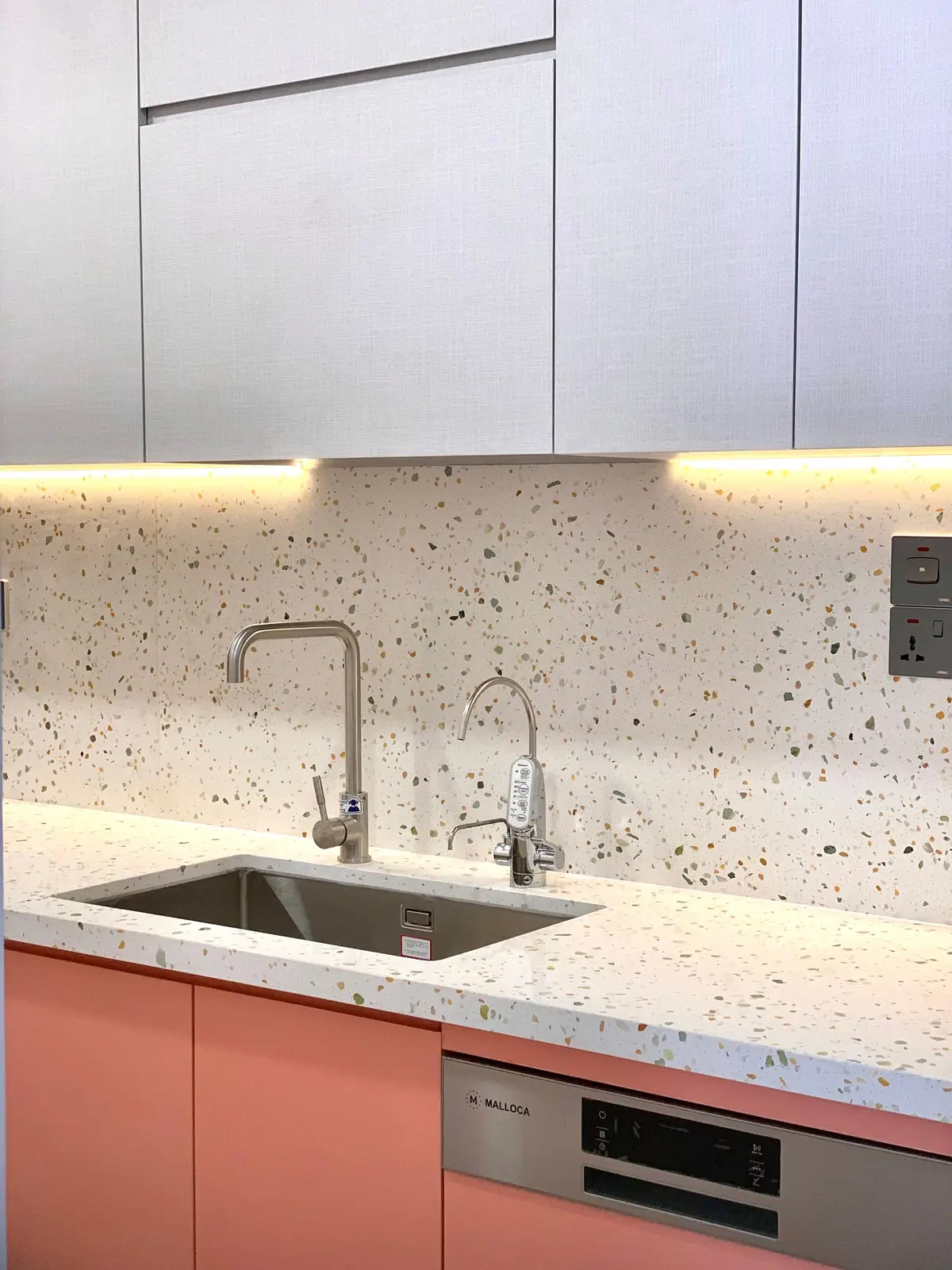 Вертикаль: мойка и терраццо крупнее