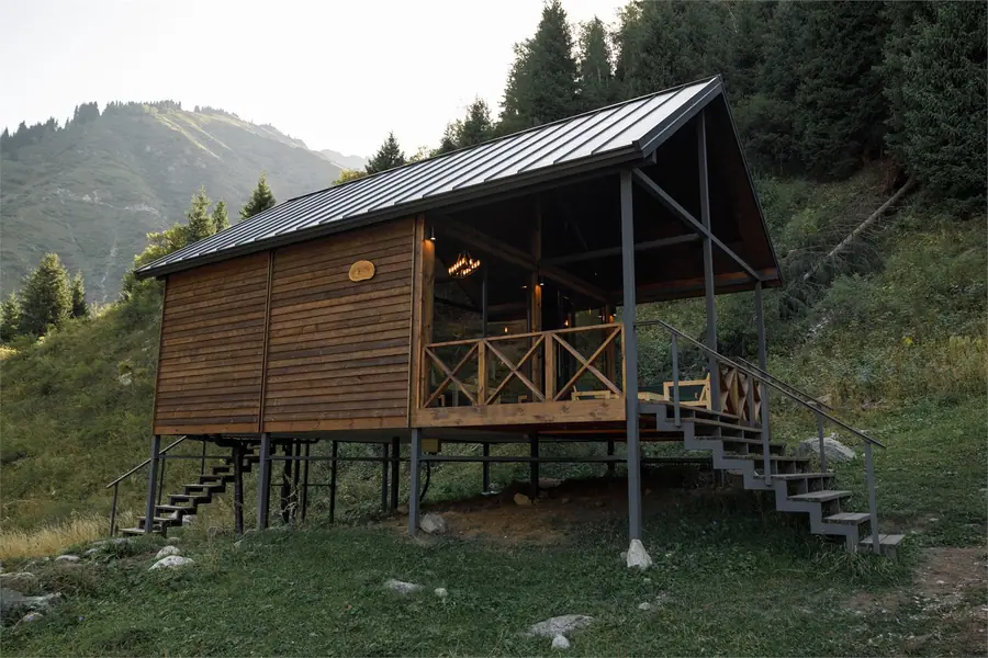 Lodge в ущелье Аюсай