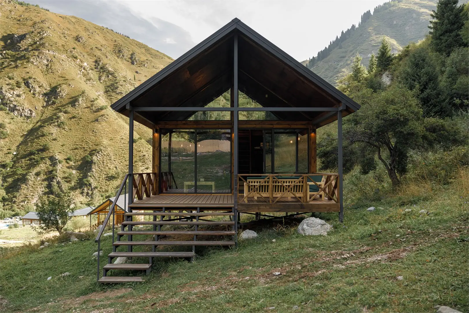 Lodge Pana Ayusai с большой террасой на склоне ущелья